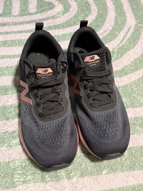 New Balance Arishi Shoes (US3  UK2.5  EUR 35)